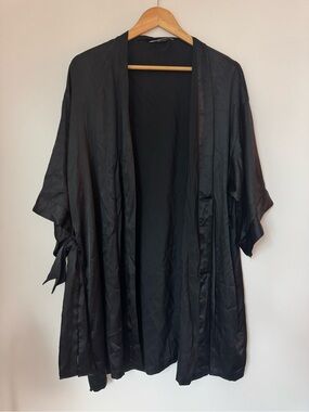 Victoria's Secret Black Satin Kimono Robe Sleepwear Size M/L